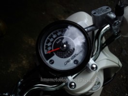 speedometer model analog dengan eco indikator, mudah terbaca